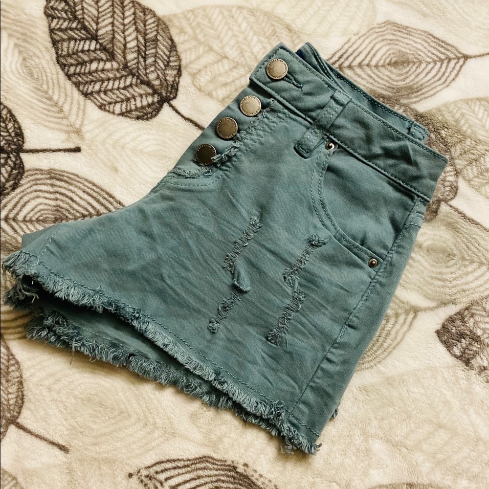 Mini shorts💚 - Picture 7 of 7